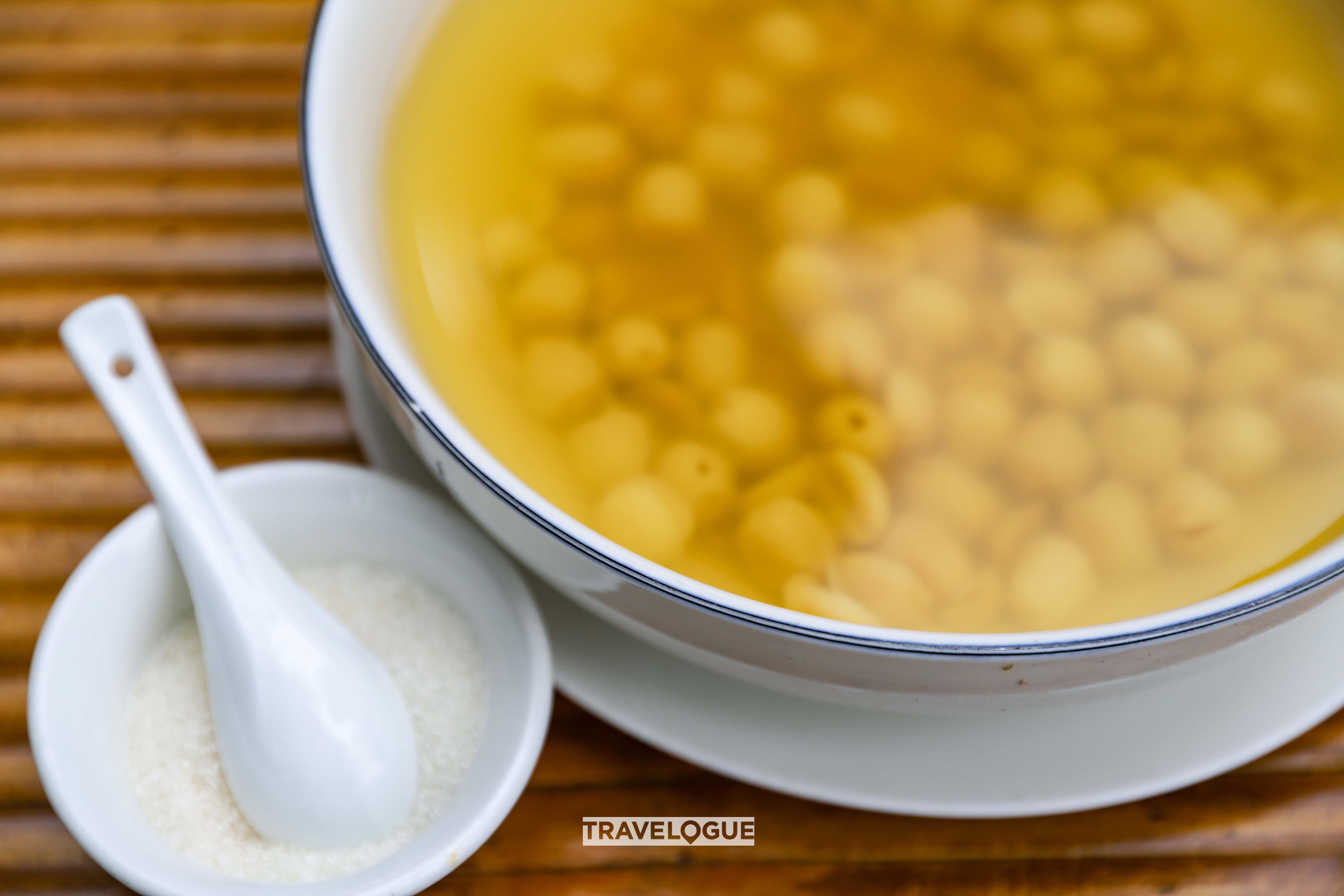 Sweet lotus seed soup, a famous dish of the Zhu Xi family banquet, is served to the table. /CGTN