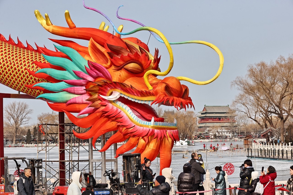 A photo shows a large dragon lantern near the lake at the Shichahai shopping area in Beijing, on February 6, 2024. /IC