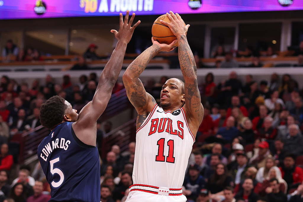 DeMar DeRozan (#11) of the Chicago Bulls shoots in the game against the Minnesota Timberwolves at United Center in Chicago, Illinois, February 6, 2024. /CFP