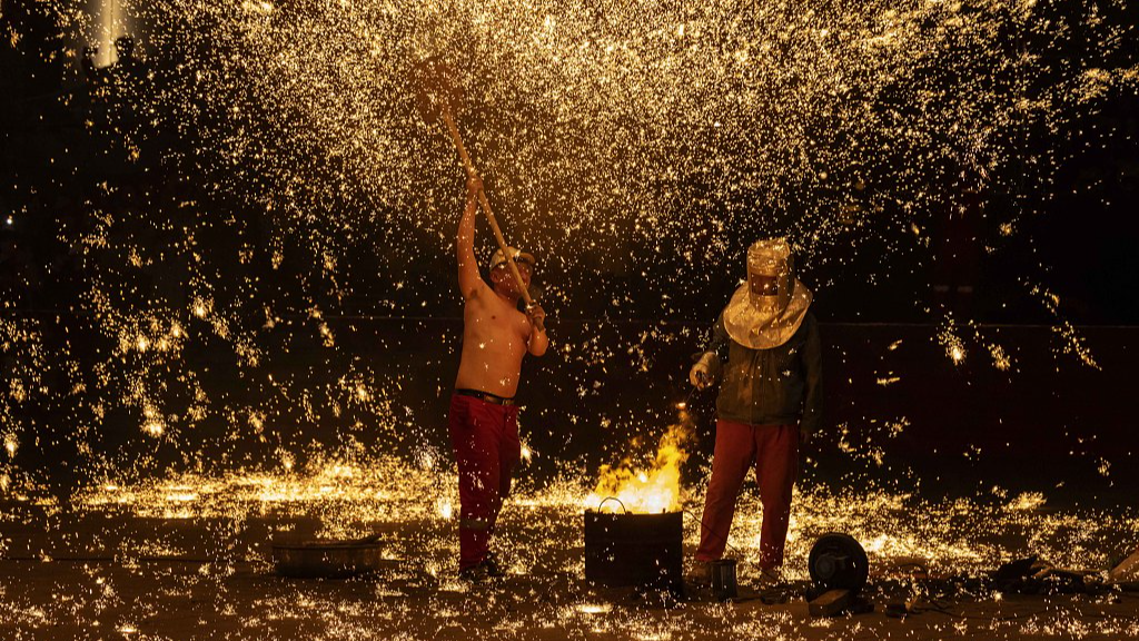 A photo taken on February 6, 2024 shows the iron flower performance taking place in Jiexiu City, Shanxi Province, China. /CFP