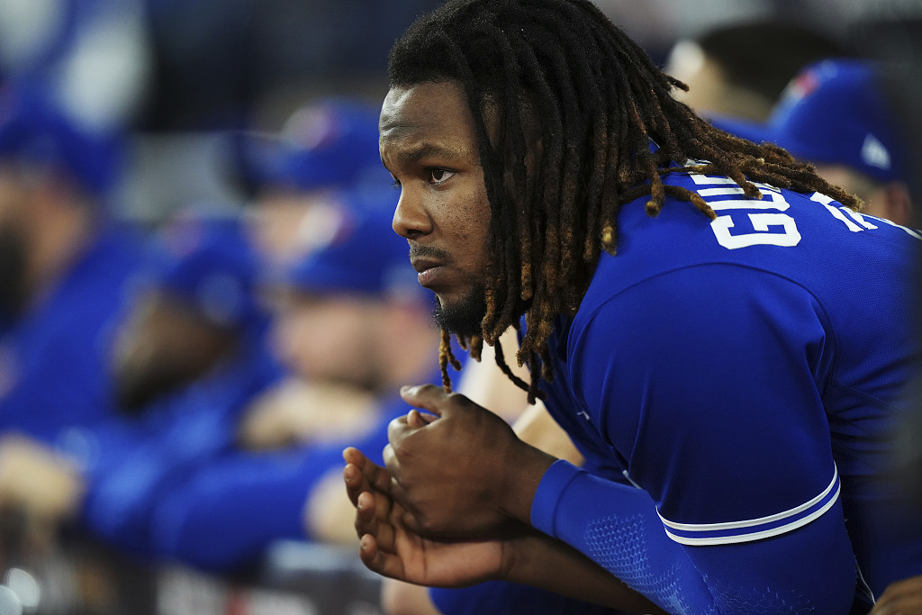 Toronto Blue Jays first baseman Vladimir Guerrero Jr. looks on from the dugout as they face the Seattle Mariners in Toronto, Canada, October 8, 2022. /CFP 