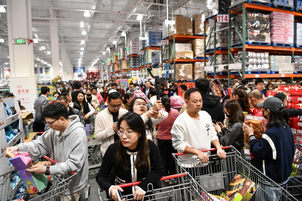 People shop at the new store of Costco in Shenzhen, south China's Guangdong Province, Jan. 12, 2024. /Xinhua