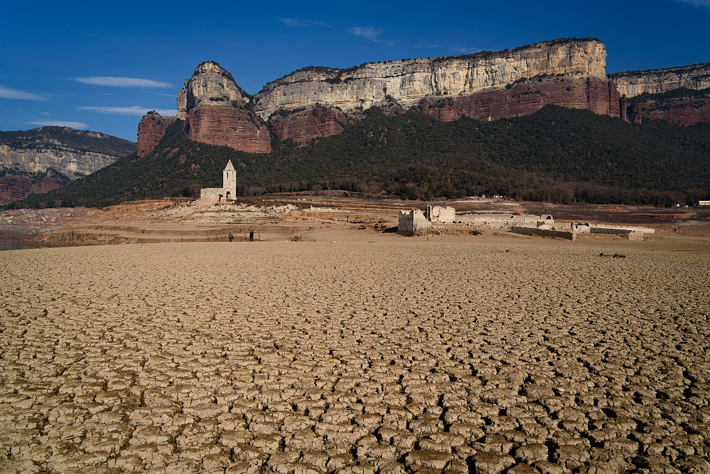 The scorched dry soil is seen at the Sau water reservoir in Spain, February 2, 2024. /CFP