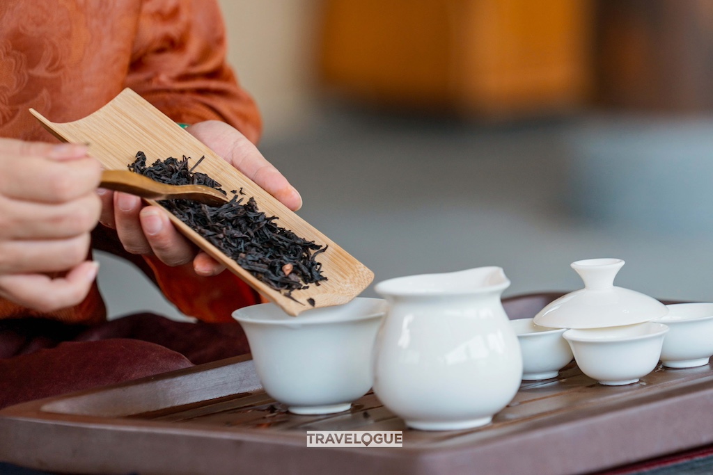 A Wuyi rock tea ceremony in the Wuyi Mountains, Fujian Province. /CGTN