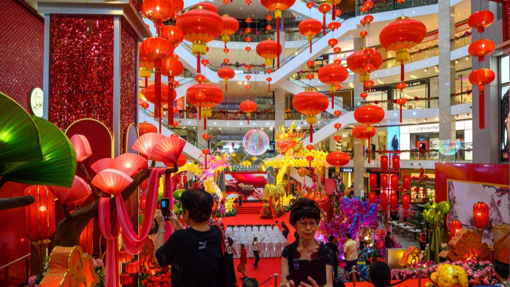 People take photos of light installations in celebration of the Chinese zodiac Year of the Dragon at a shopping mall in Kuala Lumpur, Malaysia, January 16, 2024. /Xinhua