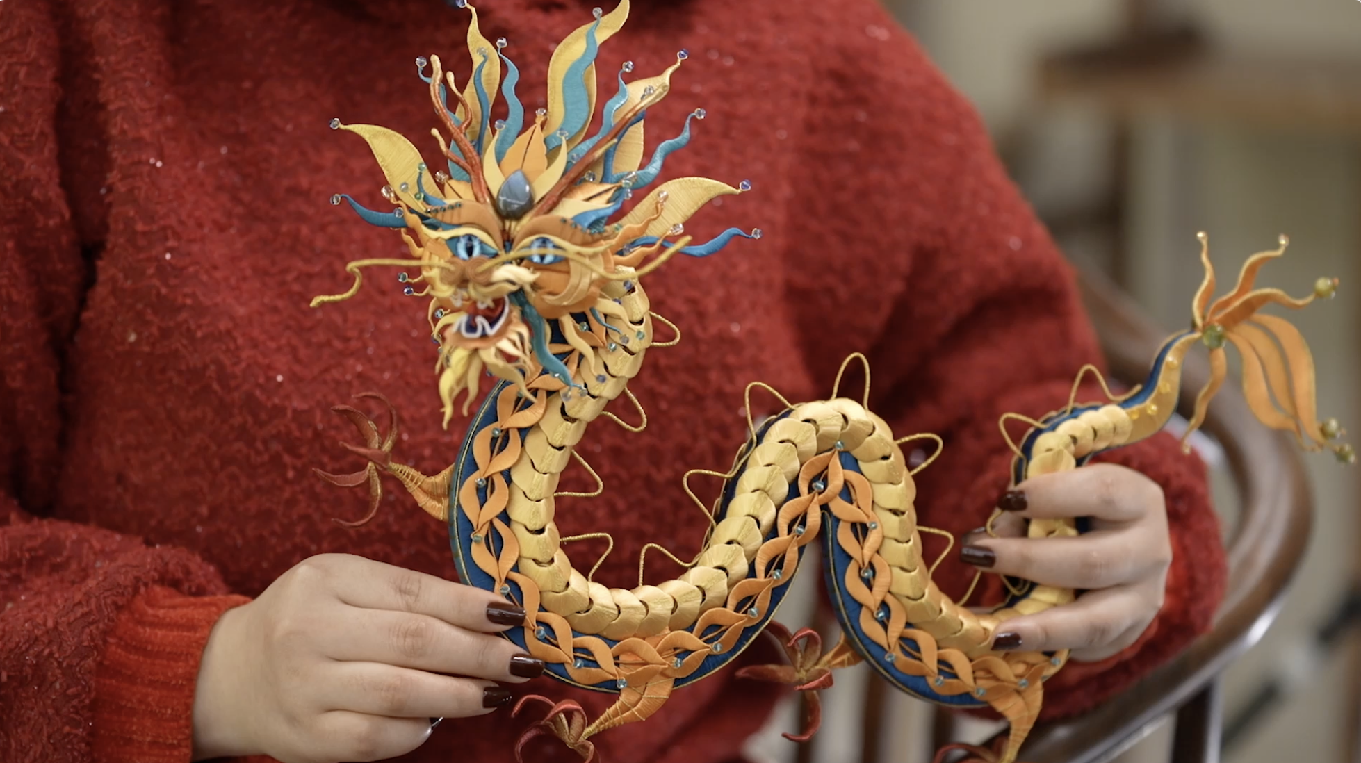 A silk-wrapped dragon made by Xu Lei / CGTN