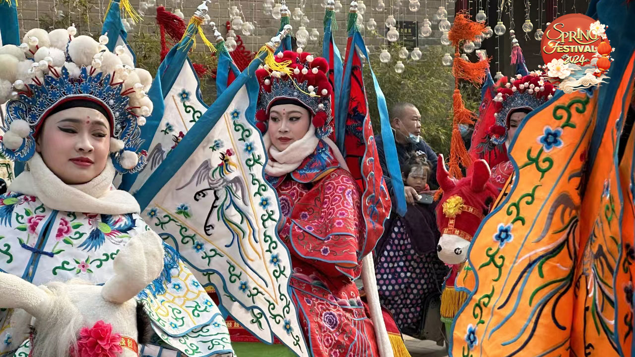 Live: Ancient temple fair in Henan brings a strong flavor of the Lunar New Year