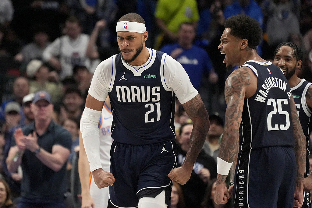 Faniel Gafford (#21) and P.J. Washington (#25) of the Dallas Mavericks look on in the game against the Oklahoma City Thunder at American Airlines Center in Dallas, Texas, February 10, 2024. /CFP