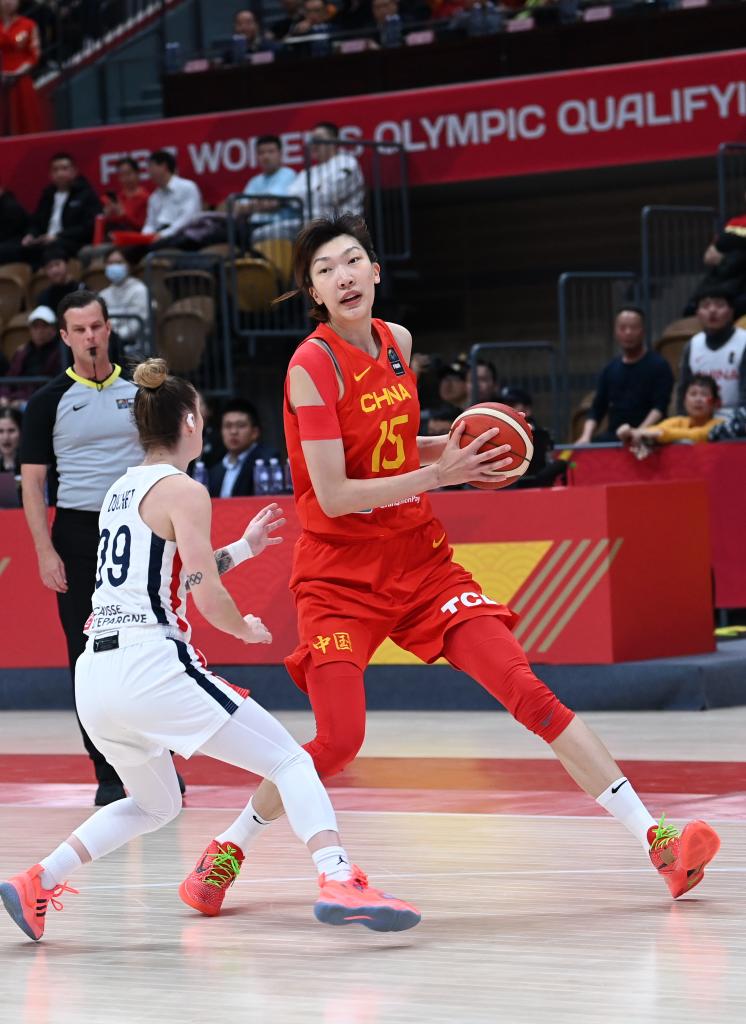 Han Xu (R) of China dribbles during the match between China and France at the FIBA women's Olympic qualifying tournament 2024 in Xi'an, China, February 10, 2024. /Xinhua