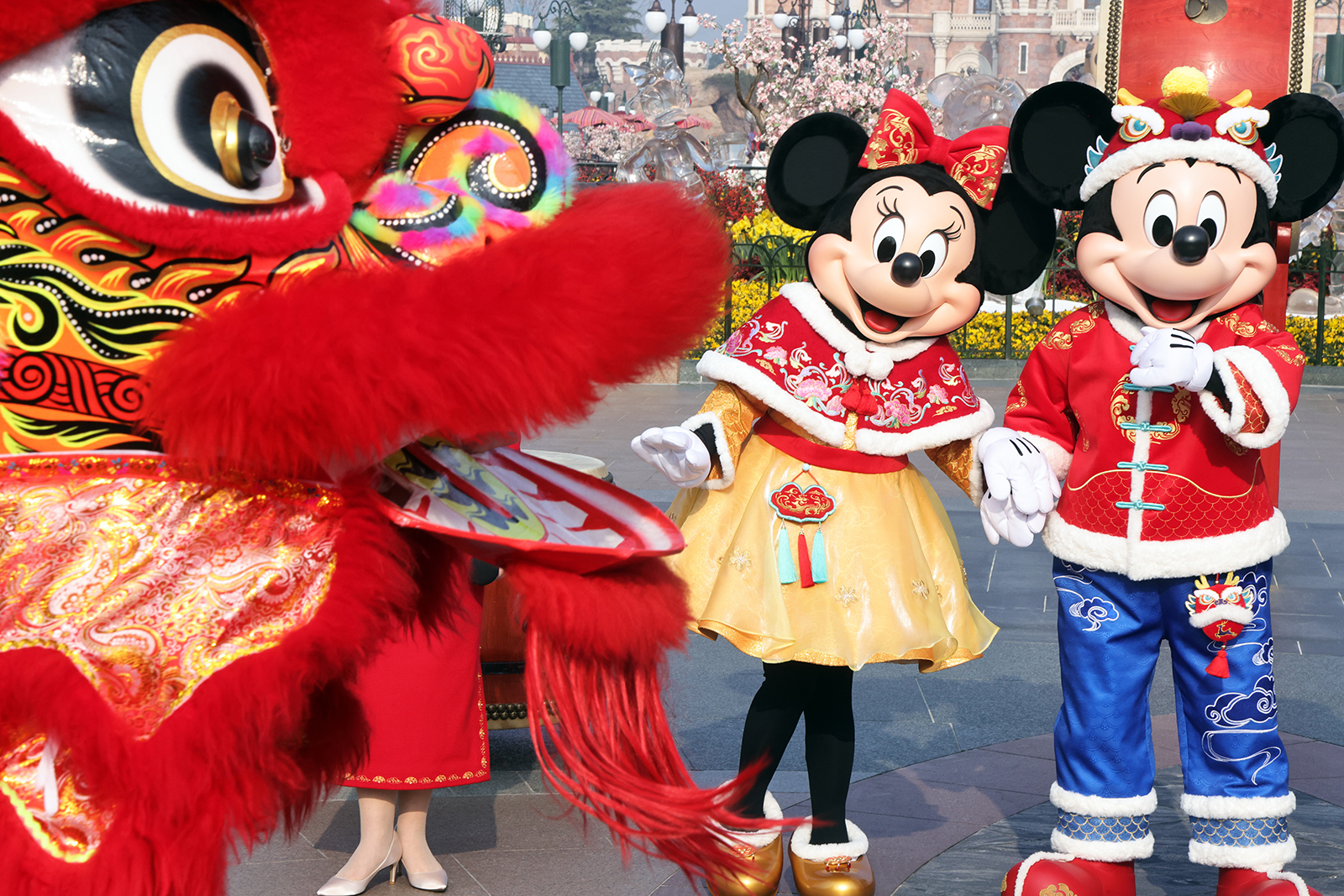 Mickey and Minnie attend a traditional lion awakening ceremony at Shanghai Disney Resort on February 10, 2024, Chinese New Year's Day. /IC
