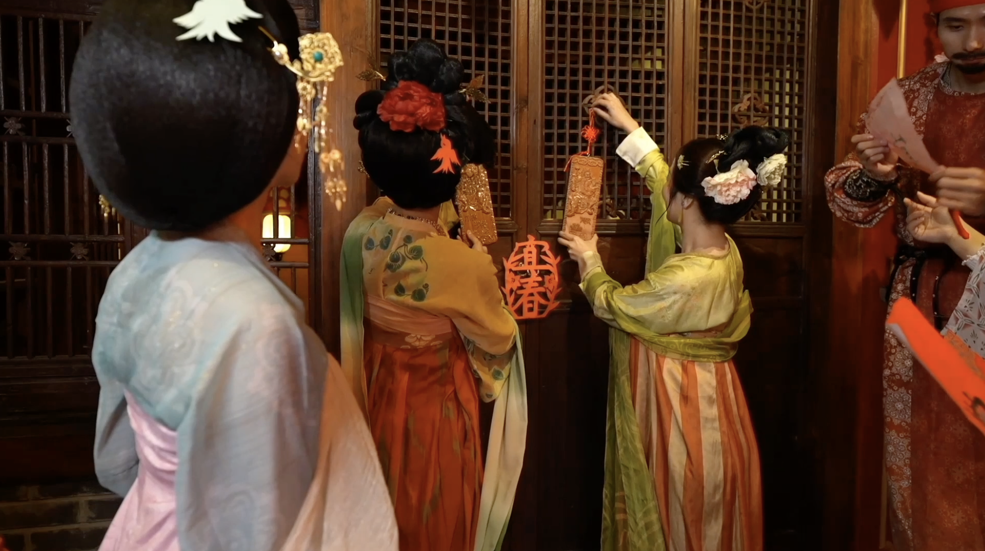 Hanfu enthusiasts simulate scenes of people hanging peach wood charms during the Tang Dynasty during an event in Beijing. /CGTN 