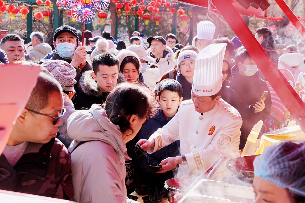 A cooking master from a time-honored food brand serves visitors specialty dishes at the temple fair at Daguanyuan, or Grand View Garden, in the Xicheng District of Beijing on February 10, 2024, Chinese New Year's Day. /CFP