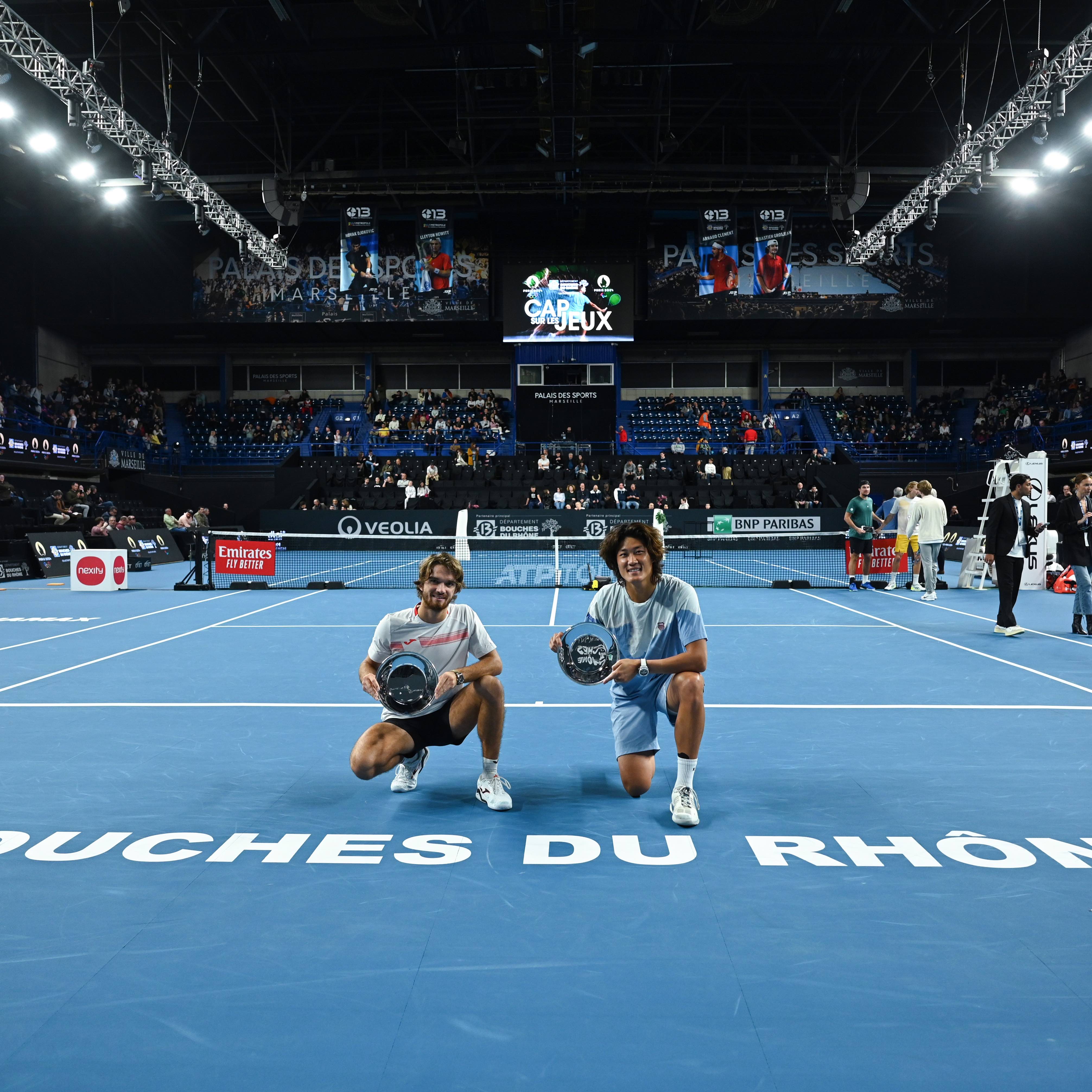 Zhang Zhizhen (R) and Tomas Machac pose after winning the men's doubles final at the Open 13 Provence in Marseille, France, February 11, 2024. /CFP