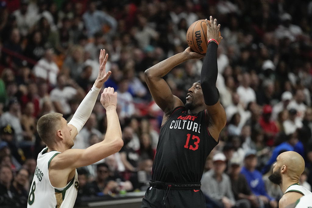 Bam Adebayo (#13) of the Miami Heat shoots in the game against the Boston Celtics at Kaseya Center in Miami, Florida, February 11, 2024. /CFP