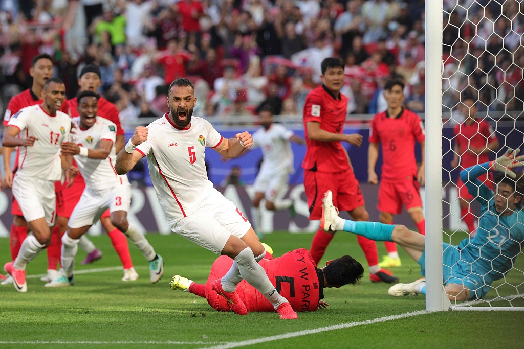Jordan's defender Yazan Al-Arab (#5 in white) celebrates after South Korea's midfielder Park Yong-woo's (#5 in red) own goal during their group match in Doha, Qatar, January 20, 2024. /CFP