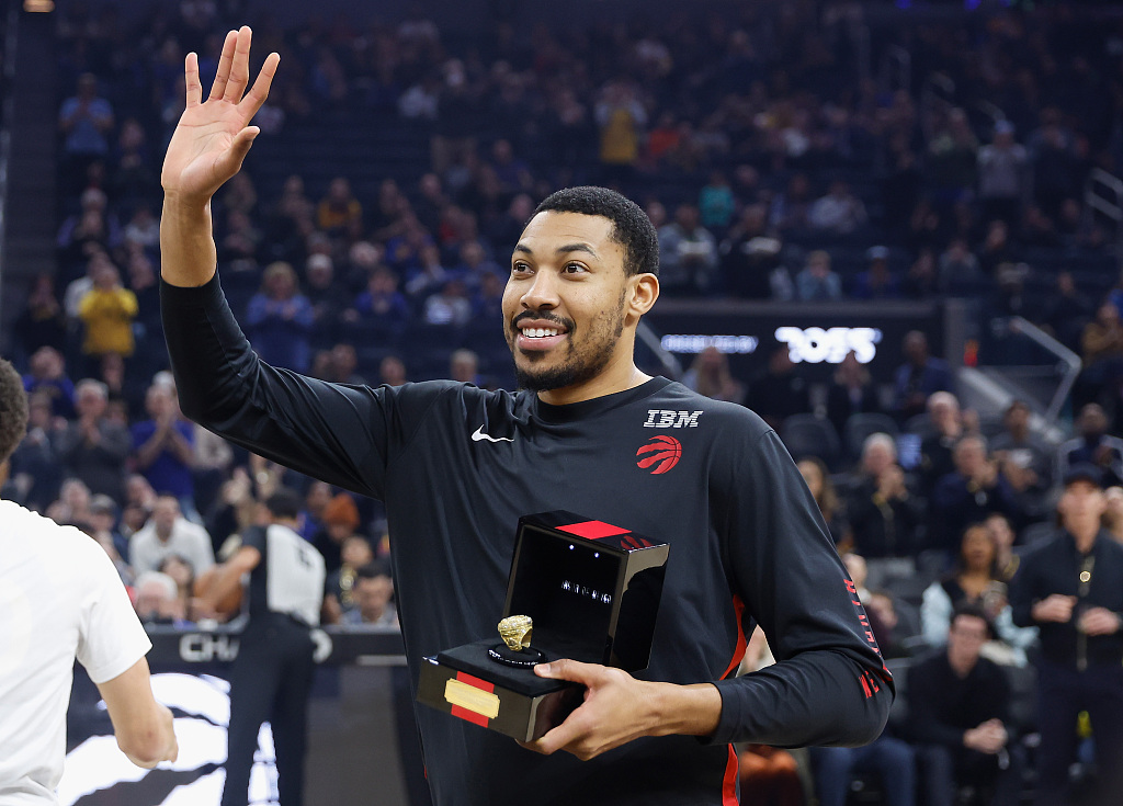 Otto Porter Jr. of the Toronto Raptors receives his NBA Championship ring from the Golden State Warriors ahead of the game at the Chase Center in San Francisco, California, January 7, 2024. /CFP