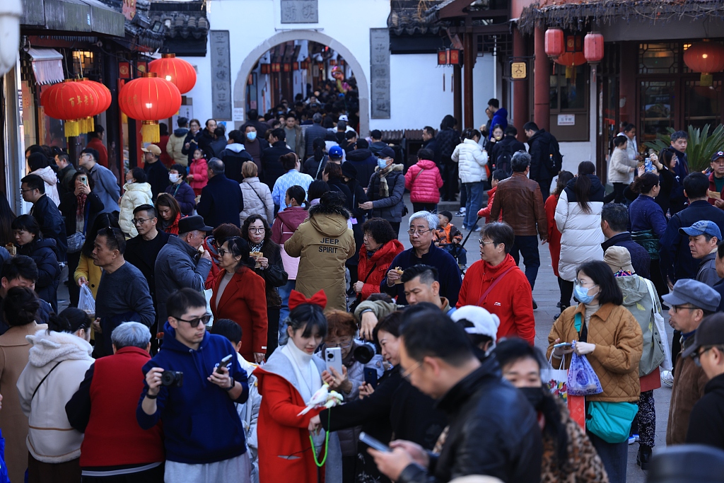 Shanghai's Qibao, an ancient town bustling with crowds, February 12, 2024. /CFP