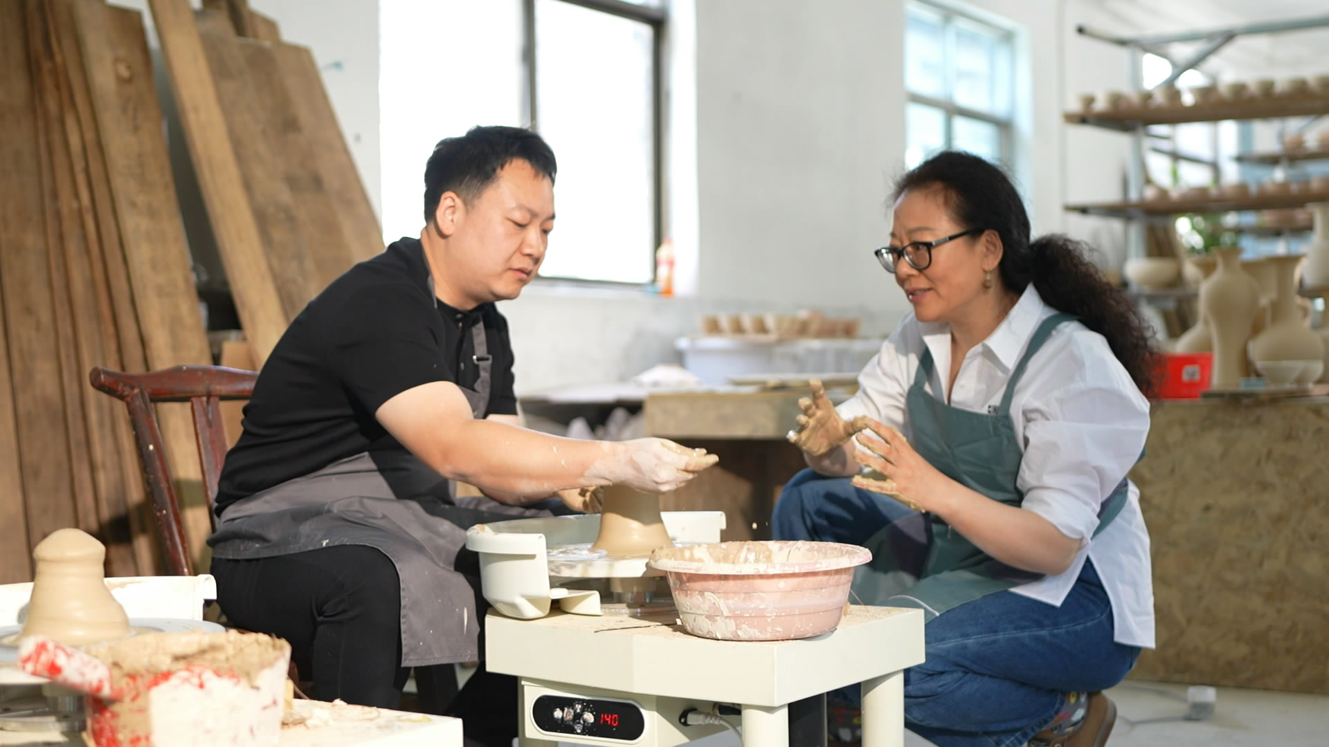 CGTN reporter Qi Jie has her first attempt at making pottery. /CGTN
