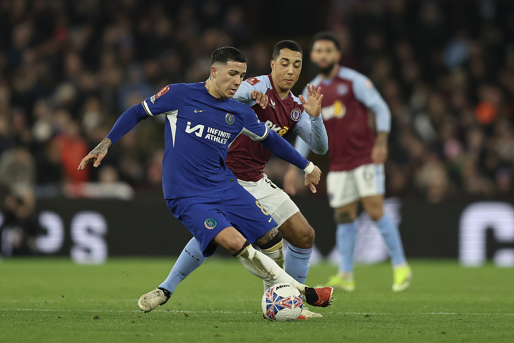 Enzo Fernandez (#8) of Chelsea dribbles in the FA Cup game against Aston Villa at Villa Park in Birmingham, England, February 7, 2024. /CFP