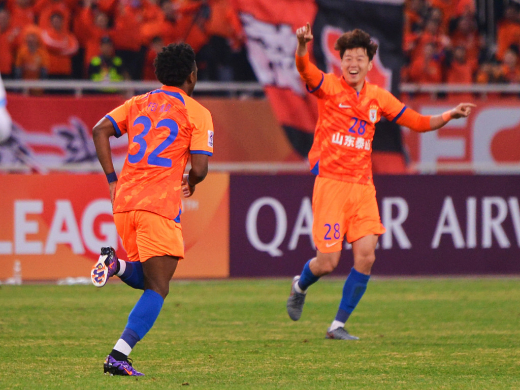 Fei Nanduo (L) of Shandong Taishan celebrates with a teammate after scoring a goal against Kawasaki Frontale during their Asian Champions League round of 16 first-leg match in Jinan, east China's Shandong Province, February 13, 2024. /CFP 