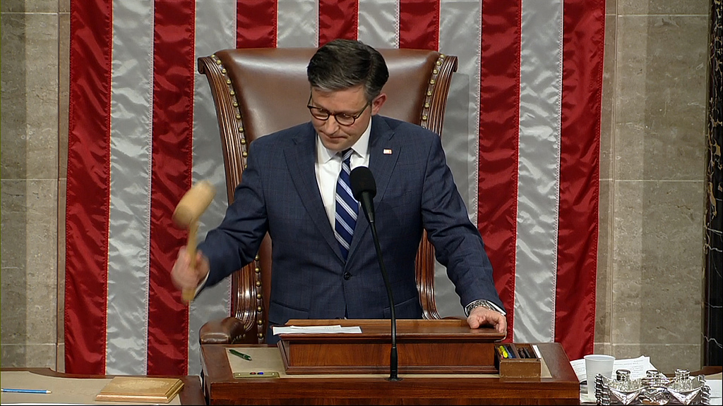 House Speaker Mike Johnson bangs the gavel after he announced the House voted to impeach Homeland Security Secretary Alejandro Mayorkas over the handling of the U.S.-Mexico border, at the U.S. Capitol in Washington, D.C., U.S., February 13, 2024. /CFP