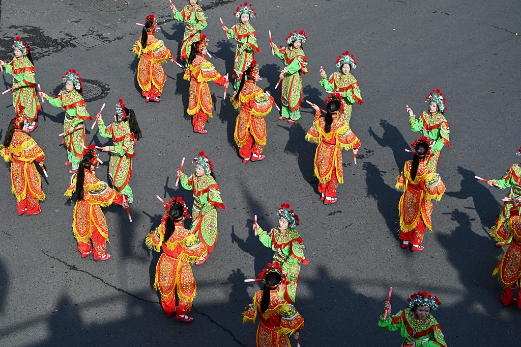 A Yingge dance performance is seen on the streets of Shantou in south China’s Guangdong Province on February 14, 2024. /CFP