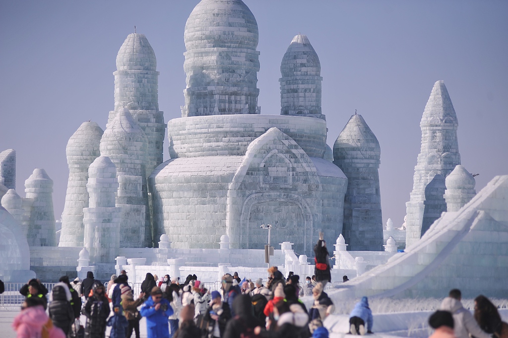 The Harbin Ice and Snow World is crowded with people on the last opening day, February 15, 2024. /CFP