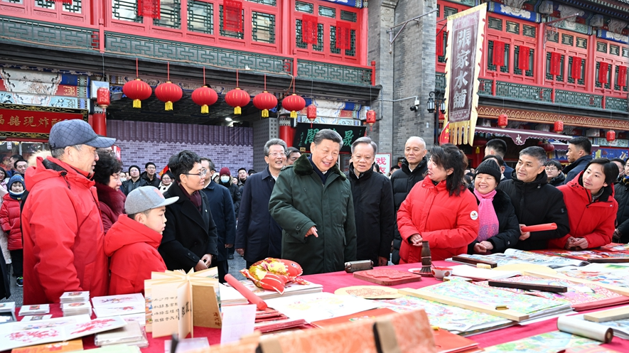 Chinese President Xi Jinping, also general secretary of the Communist Party of China Central Committee, visits people in the northern city of Tianjin ahead of the Spring Festival, February 1, 2024. /Xinhua