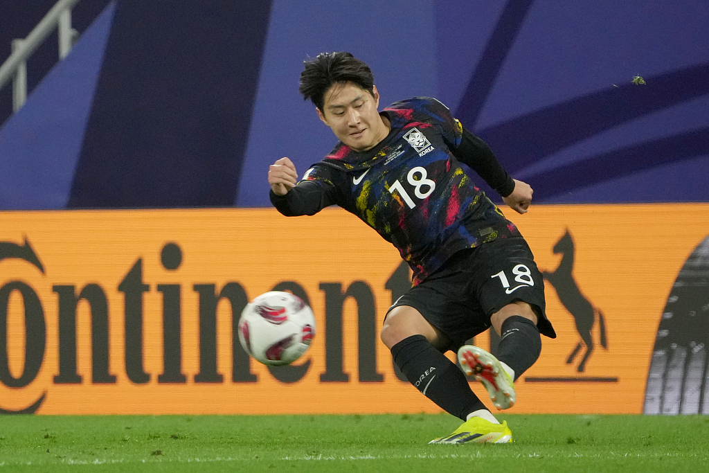 Lee Kang-in of South Korea passes in the Asian Football Confederation Asian Cup semifinals against Jordan at the Ahmad Bin Ali Stadium in Al-Rayyan, Qatar, February 6, 2024. /CFP