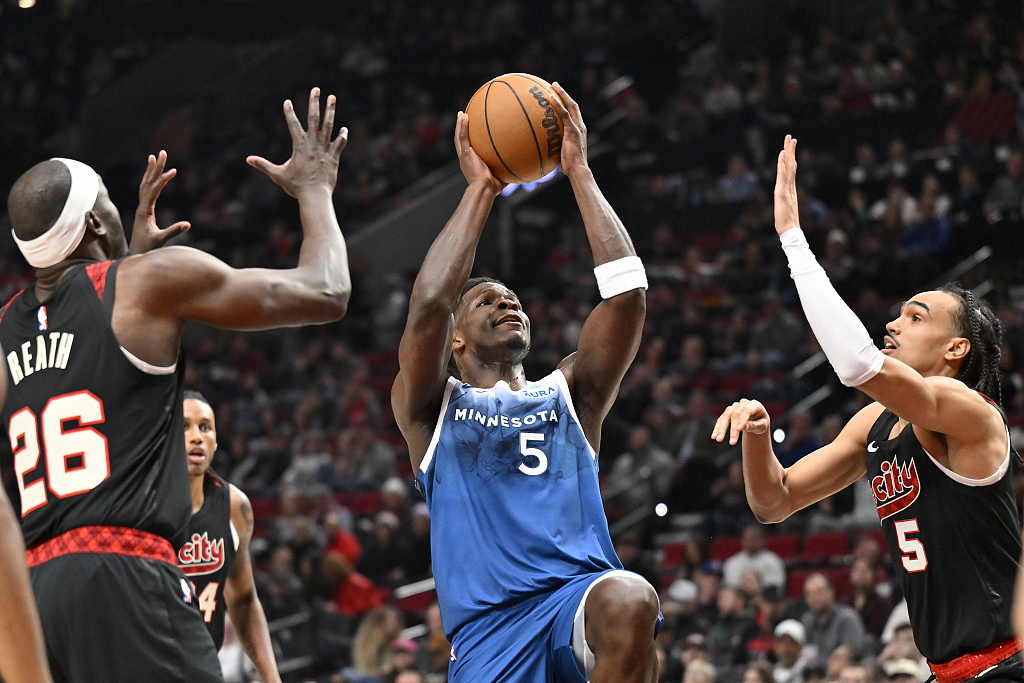 Anthony Edwards (#5) of the Minnesota Timberwolves shoots in the game against the Portland Trail Blazers at Moda Center in Portland, Oregon, February 15, 2024. /CFP