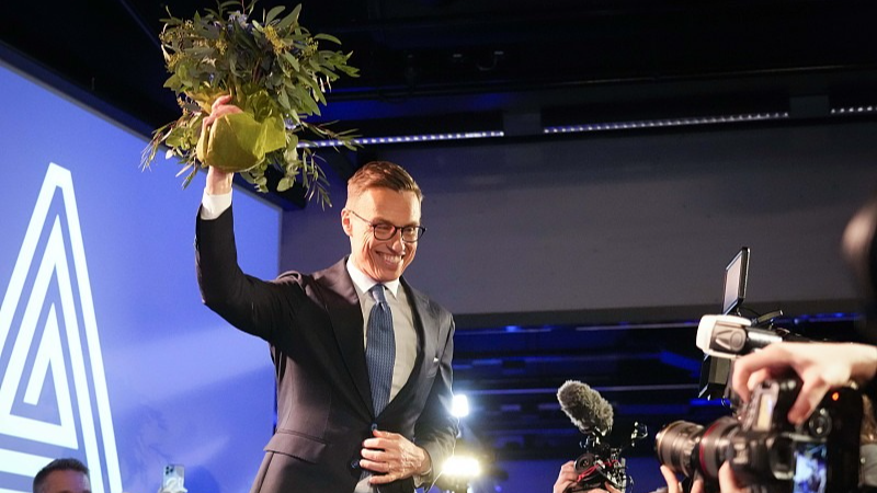 Alexander Stubb celebrates after winning the second round of the presidential election during an election party night in Helsinki, February 11, 2024. /CFP