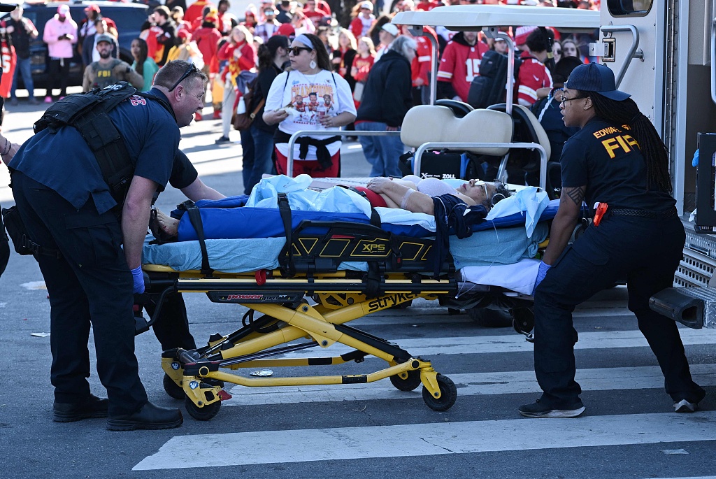 An injured person is loaded on an ambulance near the Kansas City Chiefs' Super Bowl victory parade in Kansas City, Missouri, U.S., February 14, 2024. /CFP