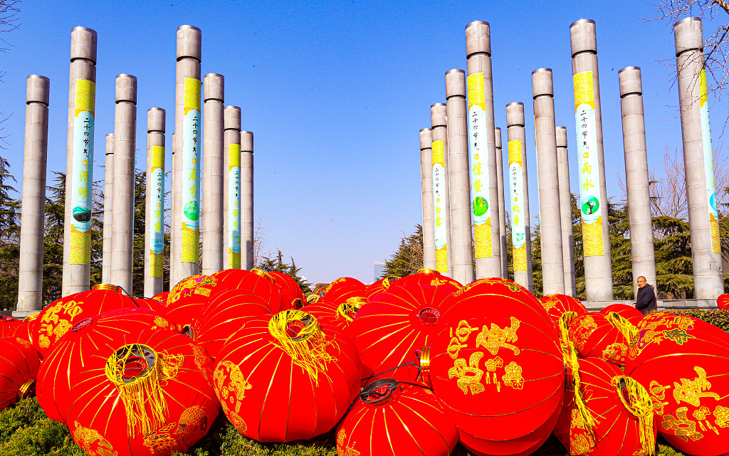 Red lanterns are spotted decorating Longhu Park in Handan City, Hebei Province on February 16, 2024. /CFP