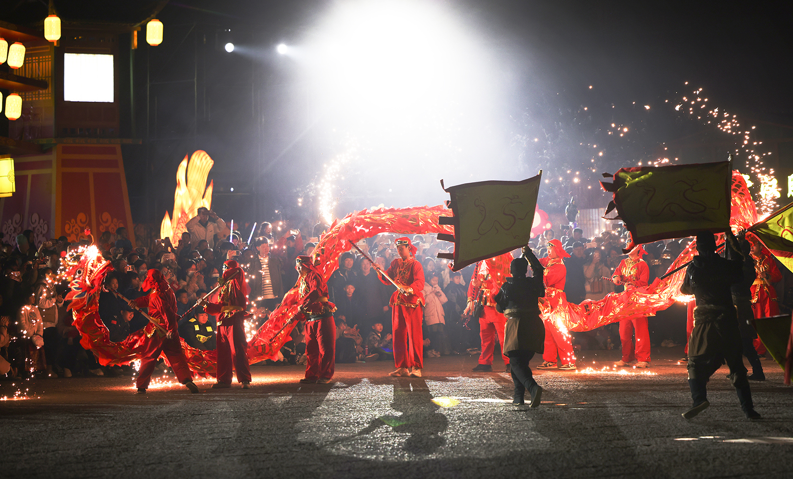 People watch a dragon dance performance during the Spring Festival holiday in Luoyang, Henan Province on February 17, 2024. /IC