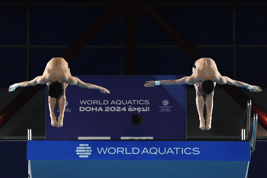 Chinese duo Lian Junjie and Yang Hao compete in the men's synchronized 10m platform diving final at the World Aquatics Championships in Doha, Qatar, February 8, 2024. /CFP