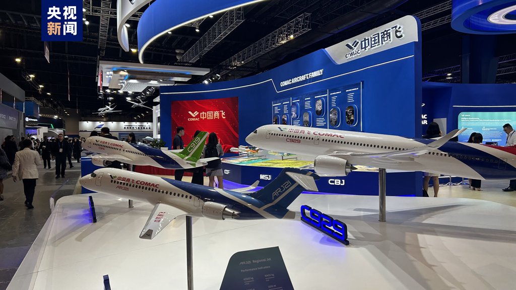 Models of C919, ARJ21 and C929 on display at the Singapore Airshow. /China Media Group