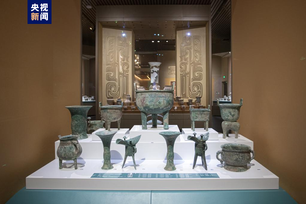 Items of bronzeware are displayed at the new building of the Yinxu Museum in Anyang, Henan Province. /CMG