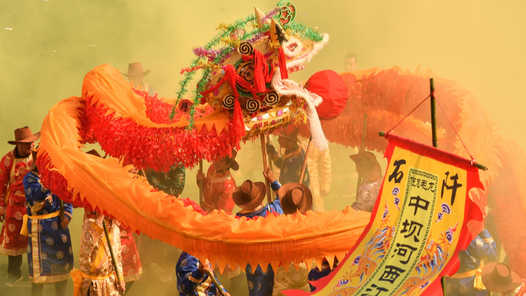 Dragon dance festival in Tongren puts Gelao culture center stage