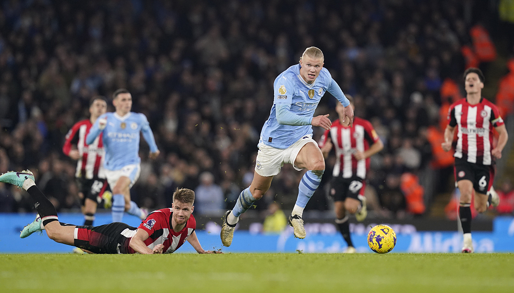 Erling Haaland of Manchester City (C) during the Premier League match against Brentford in Manchester, UK, February 20, 2024. /CFP