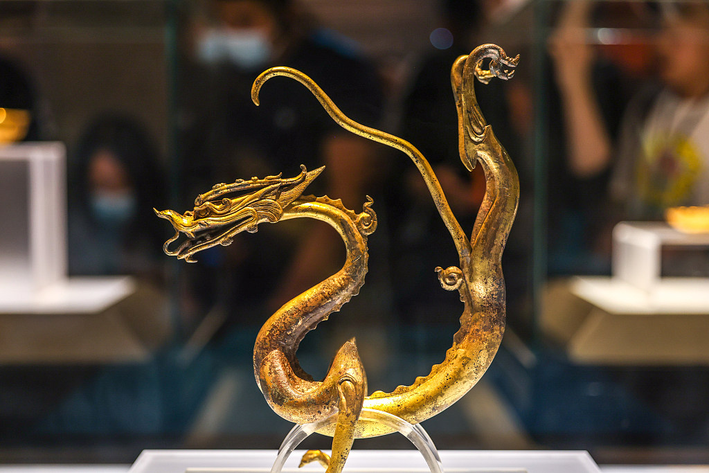 A file photo shows the gilded iron-core bronze dragon on display at the Shaanxi History Museum in Xi'an, Shaanxi Province. /CFP