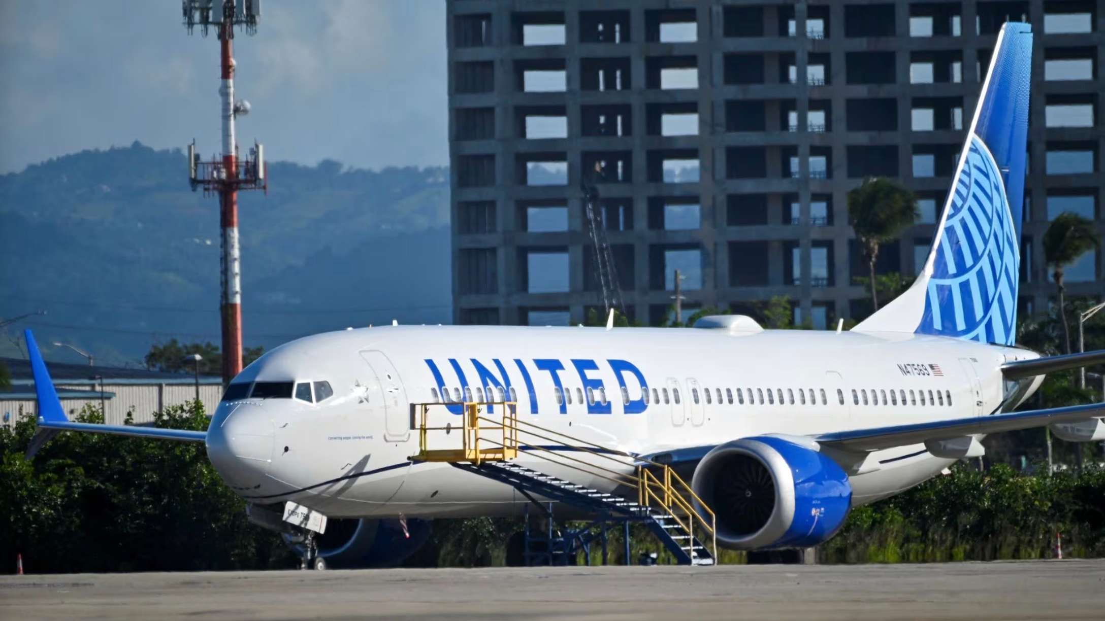 A United Airlines Boeing 737 MAX 9 jetliner is grounded at Luis Munoz Marin International Airport in San Juan, Puerto Rico, January 7, 2024. /Reuters