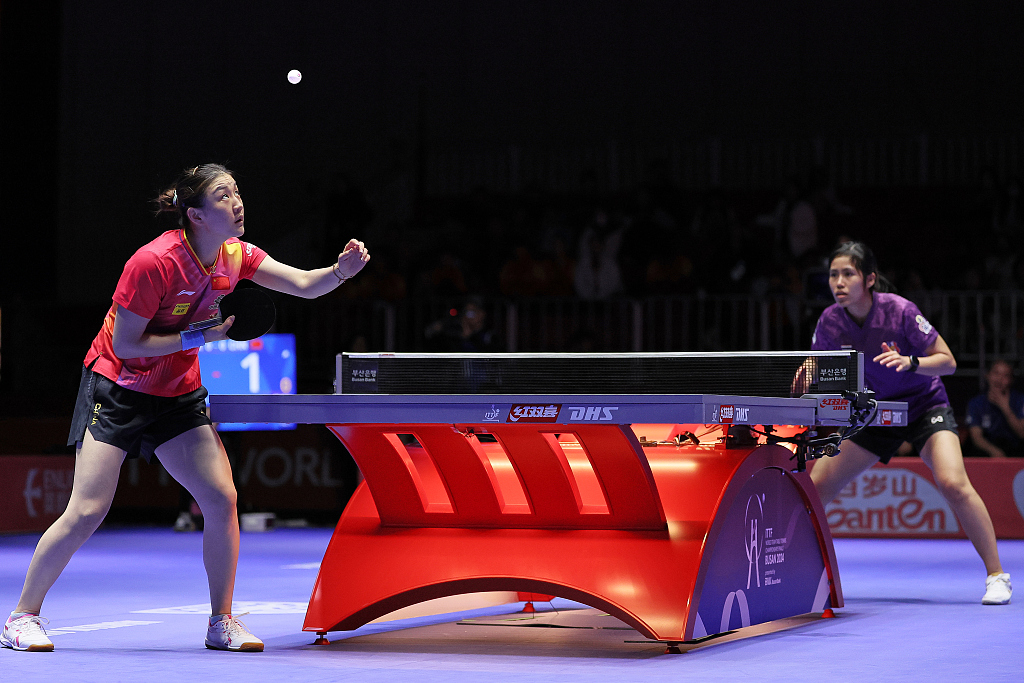 Chen Meng (L) of China plays against Suthasini Sawettabut of Thailand during the ITTF Team Table Tennis Championships Finals in Busan, South Korea, February 21, 2024. /CFP