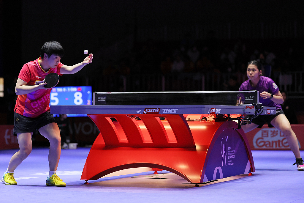 Sun Yingsha (L) of China plays against Jinnipa Sawettabut of Thailand during the ITTF Team Table Tennis Championships Finals in Busan, South Korea, February 21, 2024. /CFP