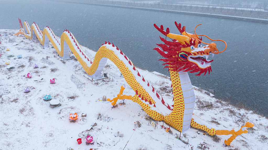 A photo taken on February 20, 2024 shows the giant dragon installation set up at the Fenhe River Scenic Area in Taiyuan, Shanxi Province. /CFP