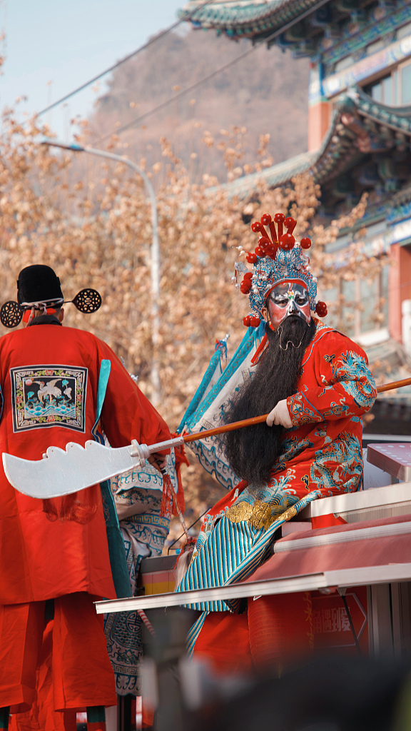 Stilt walkers bring viewers an eye-catching performance as a part of the Shehuo parade held on a street in Lanzhou, Gansu Province, on February 16, 2024. It is a time-honored tradition to celebrate Chinese New Year. /CFP
