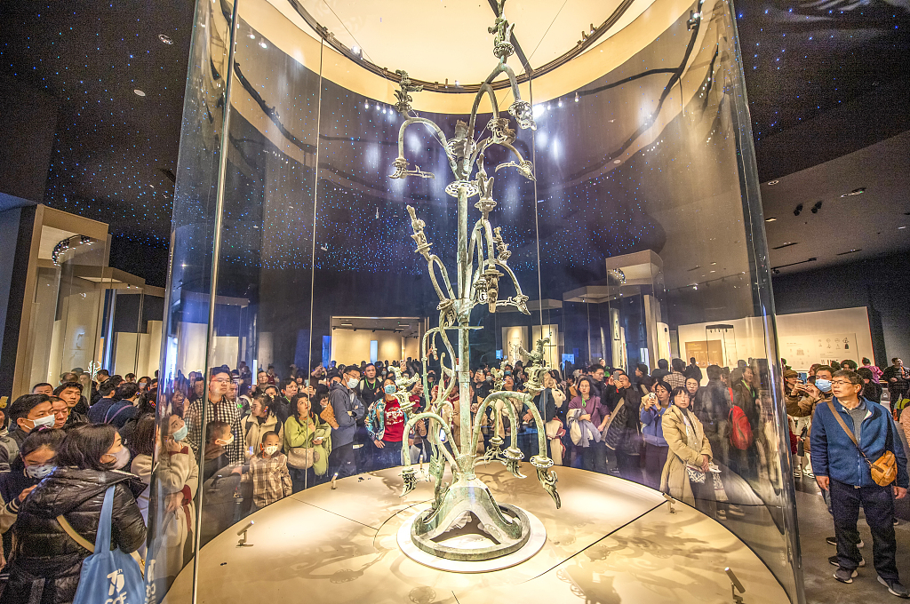 A photo taken on February 12, 2024 shows people taking pictures of the bronze sacred tree on display at the Sanxingdui Museum in Guanghan, Sichuan Province. /CFP