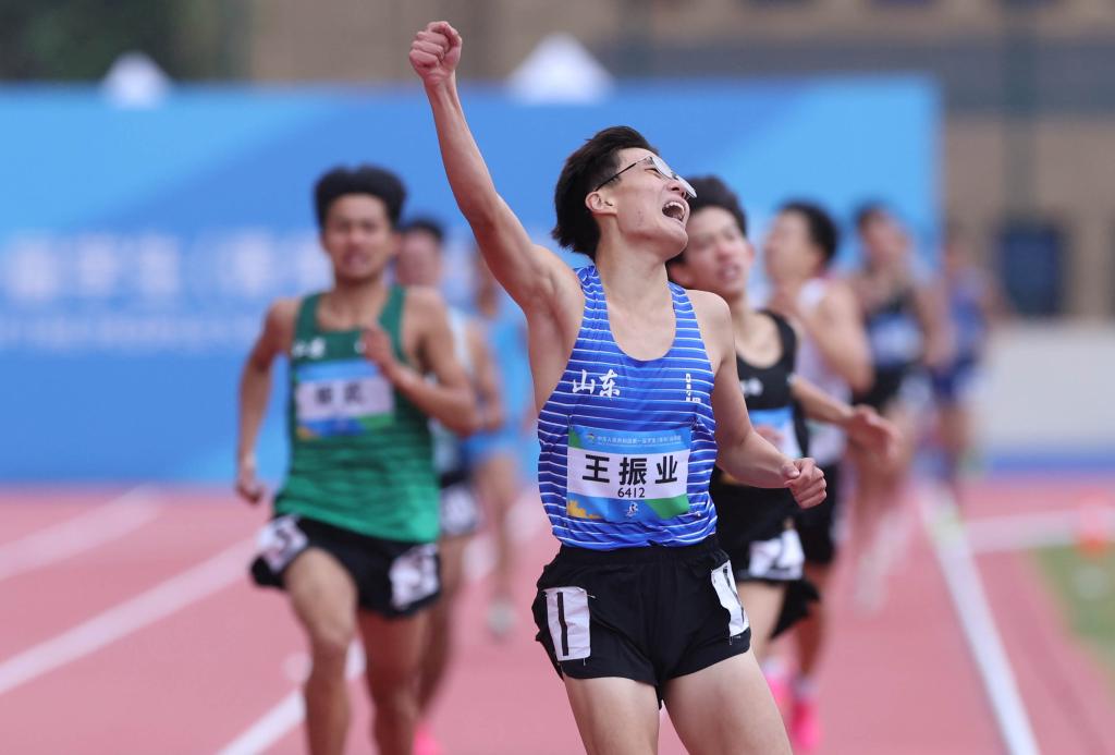Wang Zhenye wins the men's 1500-meter event at the Student (Youth) Games in Nanning, south China's Guangxi Zhuang Autonomous Region, November 13, 2023. /Xinhua
