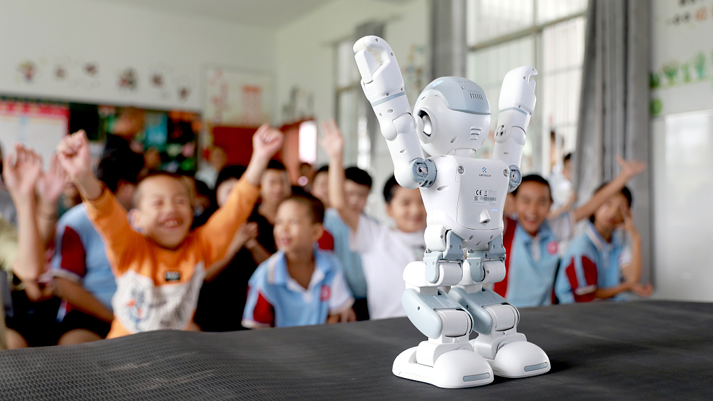 Children experience the charm of intelligent robots at a local school in Huaying City, southwest China's Sichuan Province, September 20, 2023. /CFP