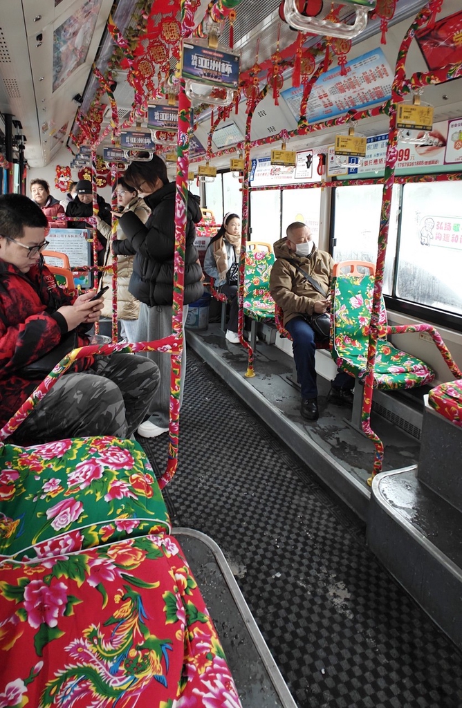 A photo shows the interior of a bus decorated with a popular flower pattern in Changchun, Jilin Province, February 20, 2024. /IC