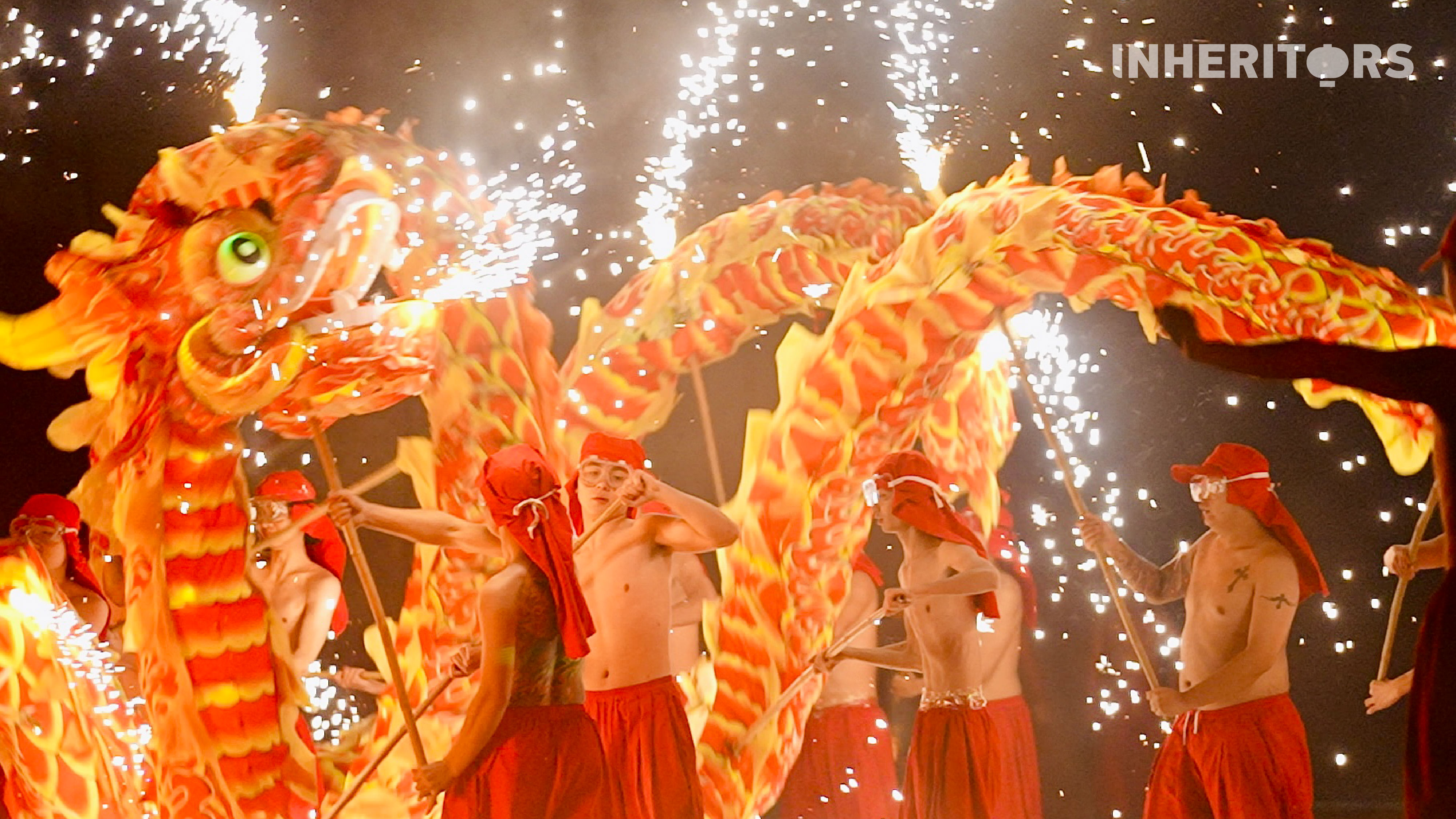 Local artists perform the fire dragon dance in Tongliang District, southwest China's Chongqing Municipality. /CGTN